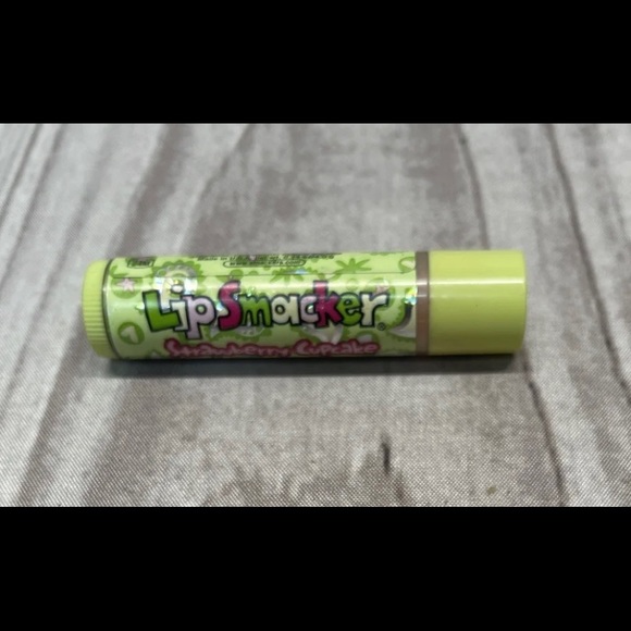 Lip Smacker Bonne Bell Strawberry Cupcake Lip Balm Out Of Package Unused - Picture 6 of 6
